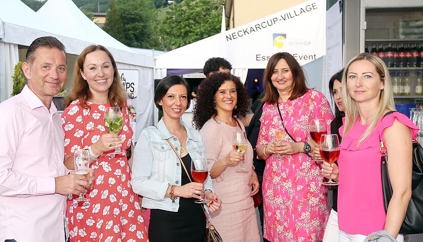 Gute Laune herrscht traditionell bei der Opening-Party beim Neckar-Cup im Event-Zelt auf dem Gelände am Trappensee.