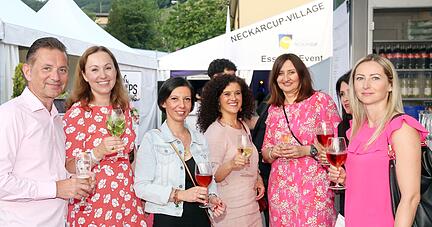 Gute Laune herrscht traditionell bei der Opening-Party beim Neckar-Cup im Event-Zelt auf dem Gelände am Trappensee.
Fotos: Andreas Veigel