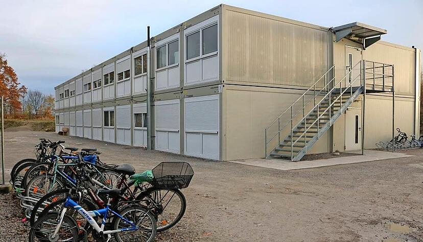 80 Fl&uuml;chtlinge wohnen noch in dieser Containeranlage an der Schlo&szlig;stra&szlig;e in Kupferzell. Sie werden in n&auml;chster Zeit alle nach Pfedelbach umziehen.