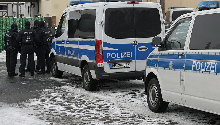 Bei Ermittlungen gegen sogenannte Reichsbürger hat die Polizei im November 2023 Immobilien in mehreren Bundesländern durchsucht.