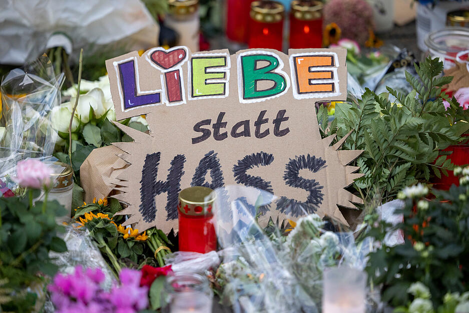 Nach dem tödlichen Messerangriff: Bundeskanzler Scholz besucht den Tatort
