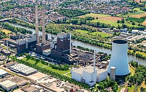 In Heilbronn soll ein neues Gaskraftwerk entstehen. Es soll neben dem Kühlturm des Kohlekraftwerks errichtet werden.
Illustration: EnBW  Foto: ARTIS - Uli Deck