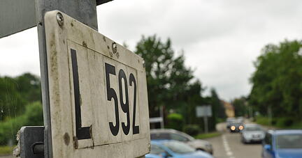 Die Landesstraße in Ittlingen: Ihre Verlegung ist geplant, doch das Projekt zieht sich hin. Foto: Archiv/Hettich