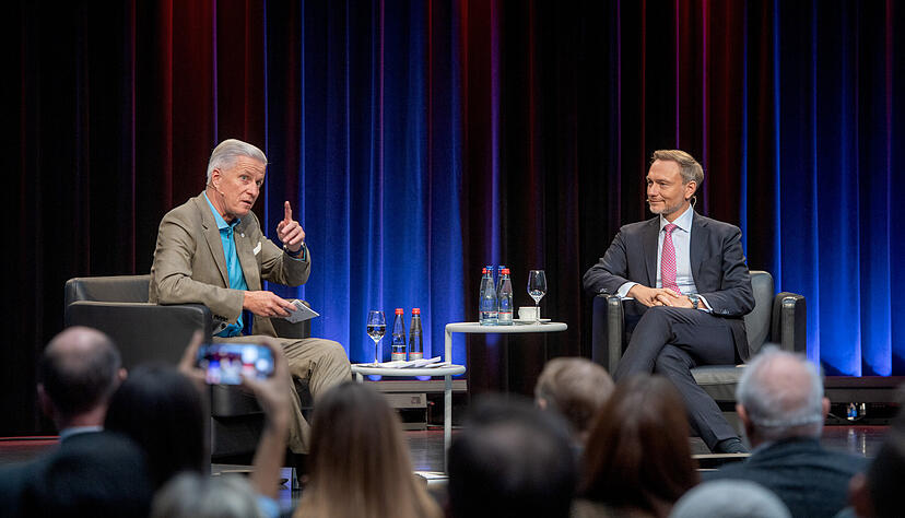 Im Interview mit Stimme-Chefredakteur Uwe Ralf Heer (links) spricht sich Christian Lindner (FDP) zu mehr Kontrollen bei der Migration aus.