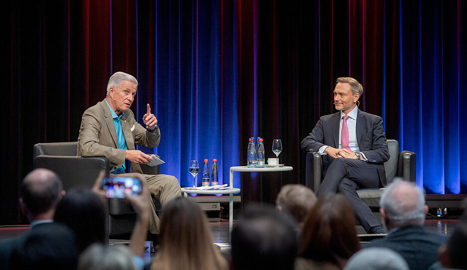 Im Interview mit Stimme-Chefredakteur Uwe Ralf Heer (links) spricht sich Christian Lindner (FDP) zu mehr Kontrollen bei der Migration aus.
