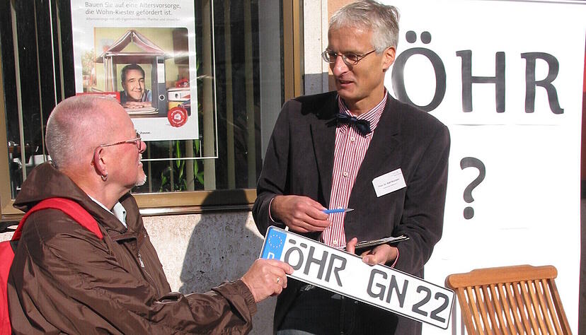 In Öhringen längst Realität – folgt bald auch Eppingen? Professor Ralf Bochert von der Hochschule Heilbronn setzt sich seit Jahren für eigene Kfz-Kennzeichen in Städten wie Neckarsulm (NC) und Eppingen (EPP) ein. In Öhringen längst Realität – folgt bald auch Eppingen? Professor Ralf Bochert von der Hochschule Heilbronn setzt sich seit Jahren für eigene Kfz-Kennzeichen in Städten wie Neckarsulm (NC) und Eppingen (EPP) ein.