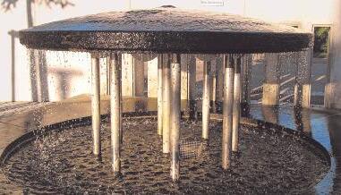 Es ist einiges Wasser &uuml;ber den Brunnen vor dem Zweiflinger Rathaus gepl&auml;tschert, bis die neue Geb&uuml;hrenordnung f&uuml;rs Abwasser vorlag.Foto: Archiv/Hohl