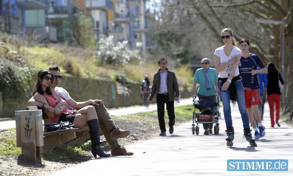 In Heilbronn drängen die Menschen am ersten wirklichen Frühlingswochenende ins Freie In Heilbronn drängen die Menschen am ersten wirklichen Frühlingswochenende ins Freie