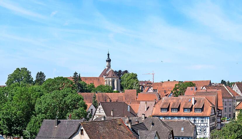 Blick vom Roten Turm auf die Hauptstraße, die vom unteren Stadttor hoch in die Altstadt führt, links die Dominikanerkirche.
Foto: Christiana Kunz Blick vom Roten Turm auf die Hauptstraße, die vom unteren Stadttor hoch in die Altstadt führt, links die Dominikanerkirche.
Foto: Christiana Kunz