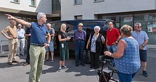 Was brennt den Ilsfeldern auf den Nägeln? Das wollte Chefredakteur Uwe Ralf Heer (links) am Dienstagvormittag beim Vor-Ort-Termin wissen.
Foto: Mario Berger Was brennt den Ilsfeldern auf den Nägeln? Das wollte Chefredakteur Uwe Ralf Heer (links) am Dienstagvormittag beim Vor-Ort-Termin wissen.
Foto: Mario Berger