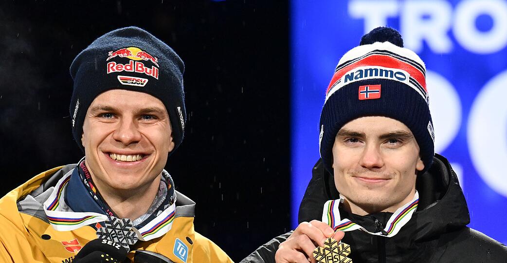 Bei der WM holte Wellinger Silber und Lindvik Gold. Bei der WM holte Wellinger Silber und Lindvik Gold.
