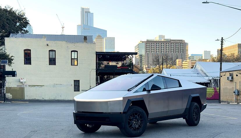 Schauwert: Auffallen tut man mit einem Tesla Cybertruck auf jeden Fall. Schauwert: Auffallen tut man mit einem Tesla Cybertruck auf jeden Fall.