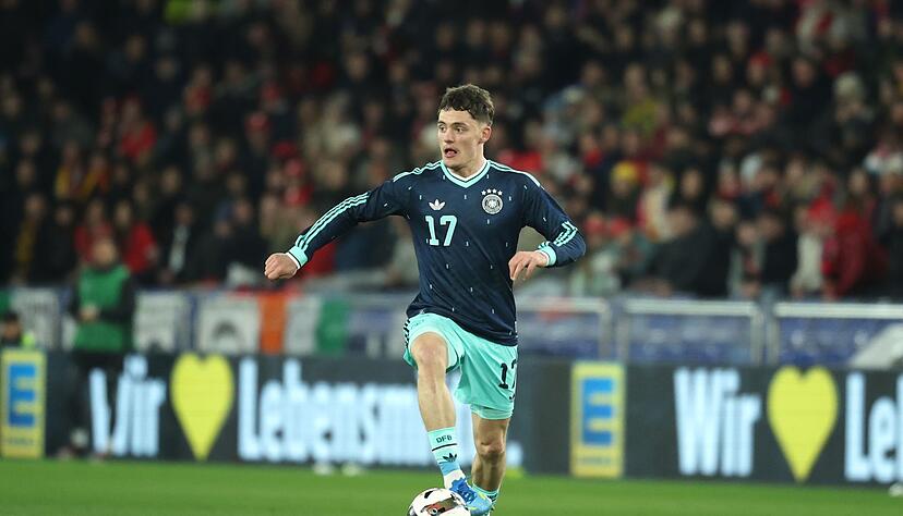 Das &laquo;Zauberf&uuml;&szlig;chen&raquo;: Florian Wirtz am Ball.