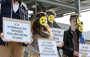 Kaco-Mitarbeiter protestieren gegen die Reformpläne der Politik. Kaco-Mitarbeiter protestieren gegen die Reformpläne der Politik.