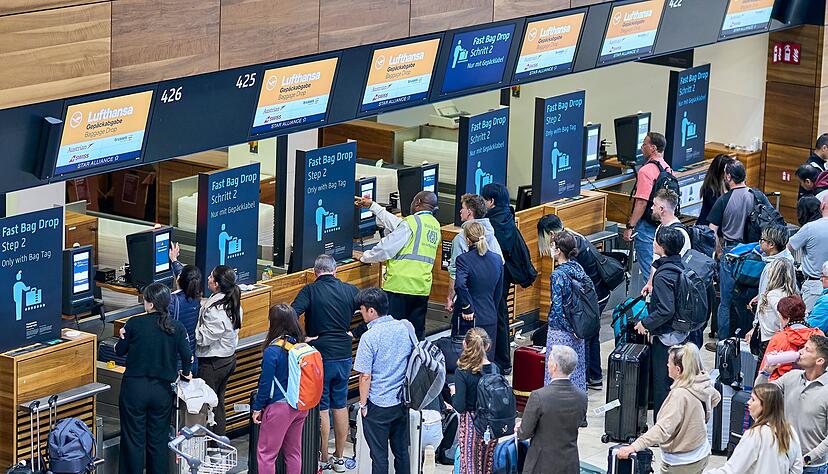Der Berliner Flughafen ist weiterhin von einem Cyberangriff auf einen IT-Dienstleister betroffen.