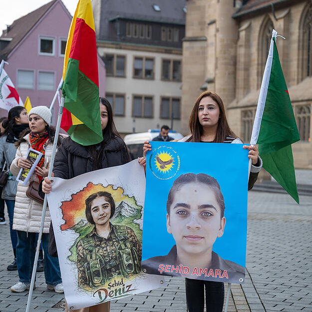 Vor allem Frauenrechte und die Demokratie sind laut der Heilbronner Kundgebung in Syrien in Gefahr.