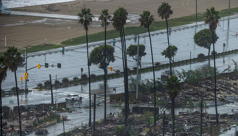 Die Behörden warnen von Sturzfluten und Überschwemmungen. Die Behörden warnen von Sturzfluten und Überschwemmungen.