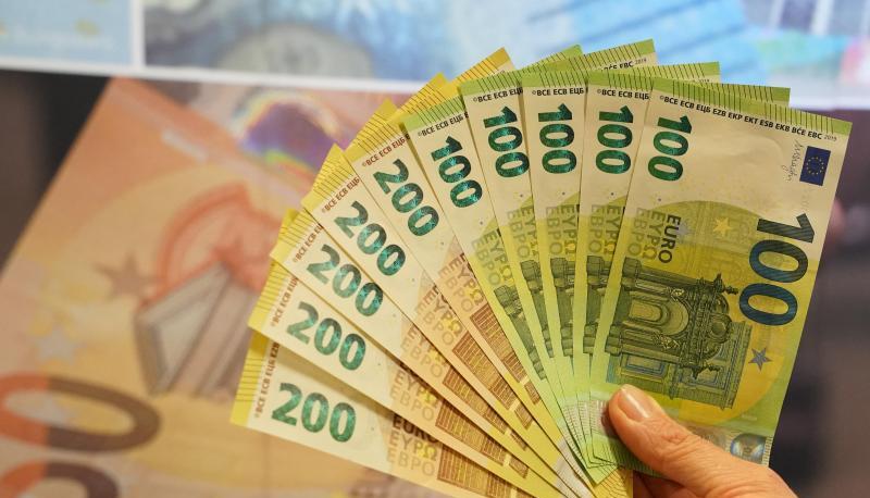 Pr&auml;sentation neuer 100- und 200-Euro-Banknoten. Die Geldscheine der zweiten Generation sollen schwerer zu f&auml;lschen sein.
