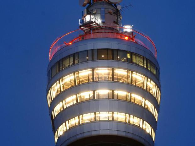 Der Stuttgarter Fernsehturm bei Nacht. Foto: Bernd Weißbrod/Archiv
