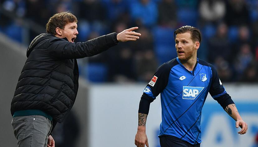 Lang ist es her: Hoffenheims Trainer Julian Nagelsmann mit seinem Spieler Polanski. (Archivbild)