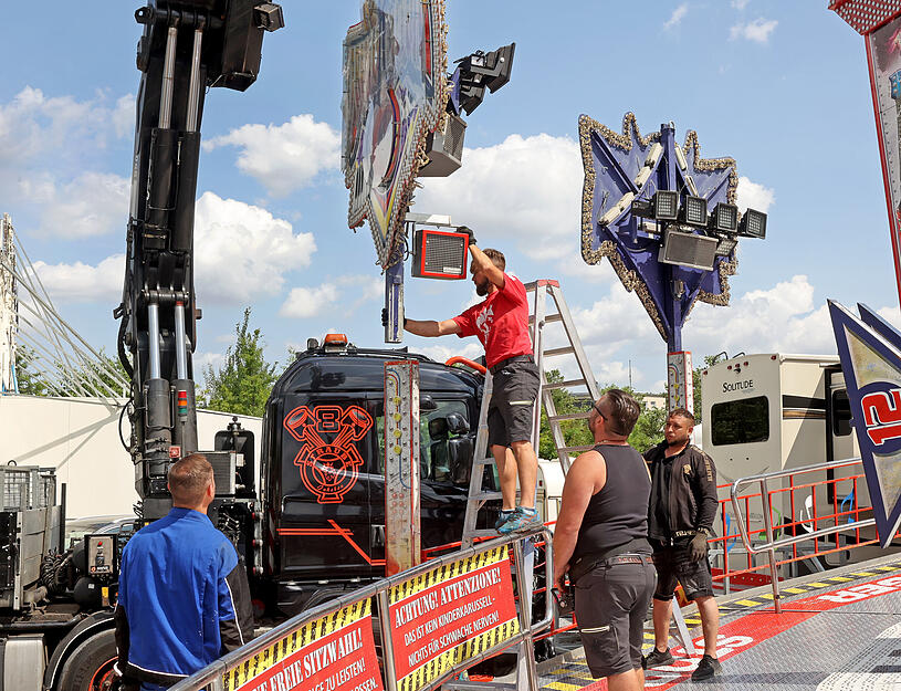 Aufbau Volksfest Heilbronn