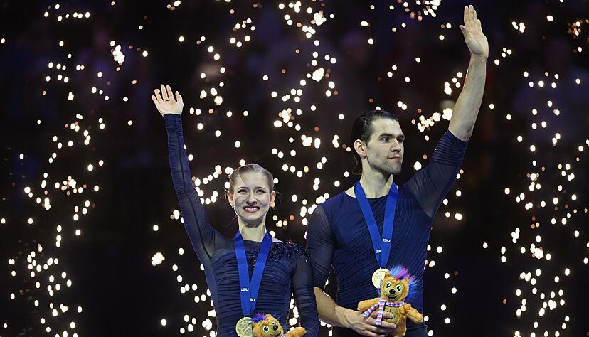 Minerva Hase (l) und Nikita Volodin feierten ihren Gold-Coup.