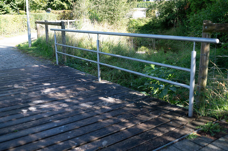 Nach Augenzeugenberichten soll der Koffer mit der Leiche in der Nähe dieser Brücke gefunden worden sein. Die Polizei ermittelt.
