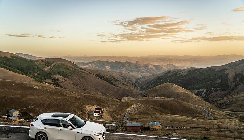 Entgegen des Elektro-Trends entwickelt Mazda noch einmal eine neue Verbrenner-Architektur. Das erste Auto aus diesem Baukasten wird der CX-60.