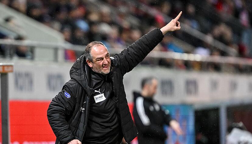 Frank Schmidt stand kurz vor einem Sieg gegen Stuttgart. Frank Schmidt stand kurz vor einem Sieg gegen Stuttgart.