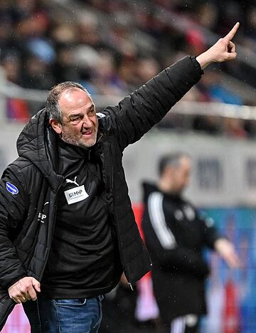 Frank Schmidt stand kurz vor einem Sieg gegen Stuttgart.