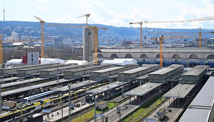 Blick auf Gleise des Stuttgarter Hauptbahnhofs: Ab Mitte Dezember gibt es Änderungen im Zug-Fahrplan. Blick auf Gleise des Stuttgarter Hauptbahnhofs: Ab Mitte Dezember gibt es Änderungen im Zug-Fahrplan.