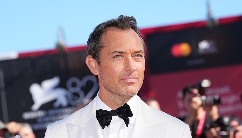 Jude Law vor der Premiere am Festivalpalast. Jude Law vor der Premiere am Festivalpalast.