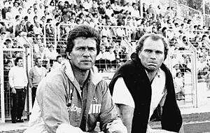1988: Trainer Jupp Heynckes und Uli Hoeneß mit Bayern im Frankenstadion.