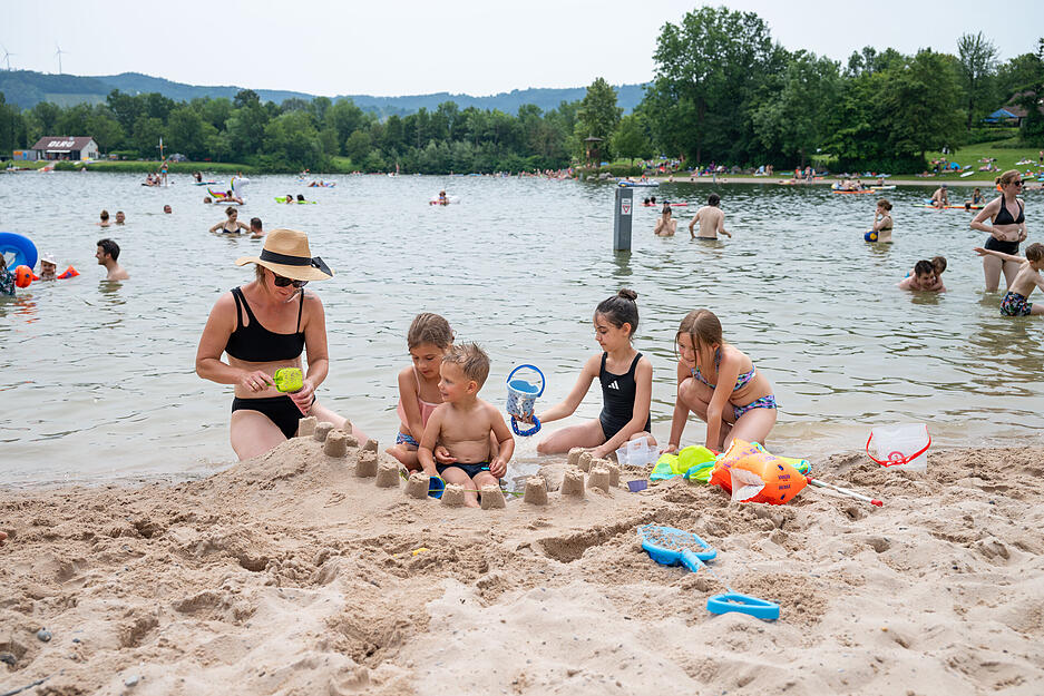 Am ersten Hochsommertag herrscht Hochbetrieb am Breitenauer See.