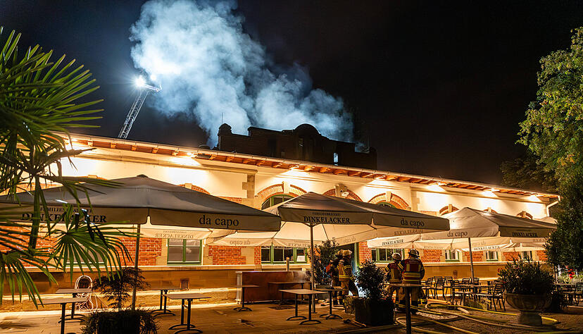 Beim Da Capo in Stuttgart brennt es in der Nacht auf Montag. Die Spurensicherung entdeckt am Vormittag eine Leiche.