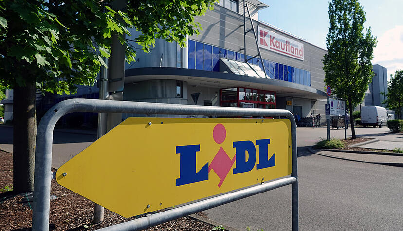 Platz 1: Dieter Schwarz | Lidl und Kaufland gehören zur Schwarz-Gruppe, deren Sitz in Neckarsulm ist. Dieter Schwarz bleibt der reichste Deutsche - laut Forbes-Rangliste. Im Ranking des Manager-Magazins ist es Platz 2.