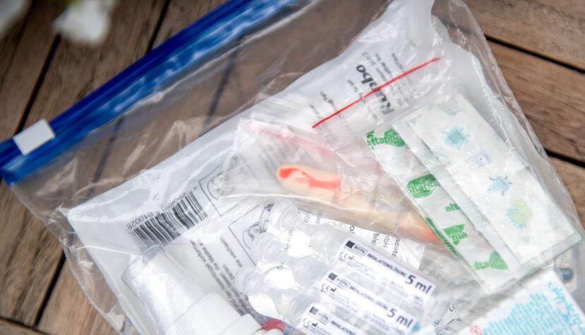 Kopfweh? Durchfall? Zeckenstich? Dann ist eine gut ausgestattete Festival-Apotheke gefragt. Kopfweh? Durchfall? Zeckenstich? Dann ist eine gut ausgestattete Festival-Apotheke gefragt.