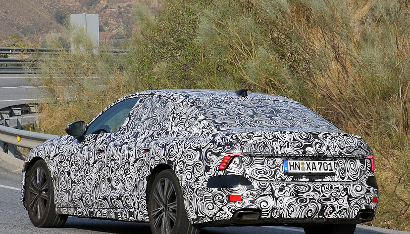 Gut erkennbar auf aktuellen Aufnahmen des neuen Audi A7 sind links und rechts die auffällig gestalteten Rückleuchten.