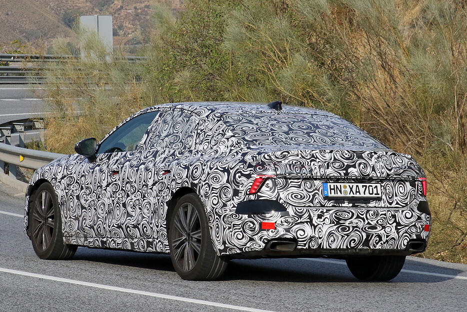 Gut erkennbar auf aktuellen Aufnahmen des neuen Audi A7 sind links und rechts die auffällig gestalteten Rückleuchten.