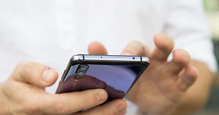 Ein Hinweis bevor etwas passiert: Einer Umfrage zufolge, w&uuml;nschen sich acht von zehn Deutschen vor einer Katastrophe auf dem Smartphone oder Handy gewarnt zu werden.