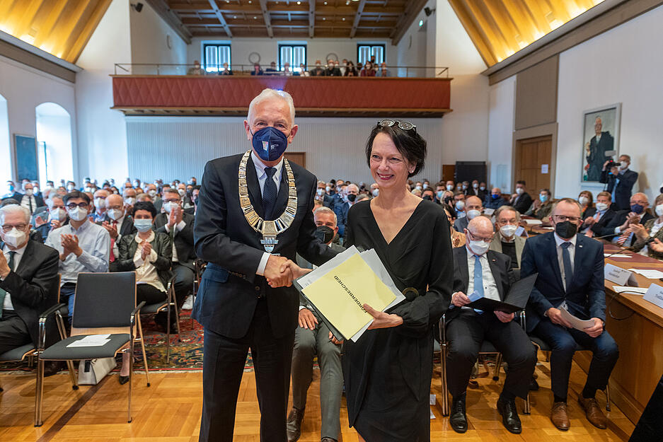 Heilbronns OB Harry Mergel f&uuml;r zweite Amtszeit verpflichtet