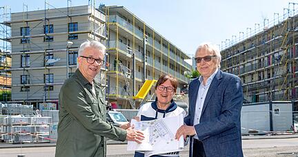 Helmut und Roswitha Drauz (von rechts) mit Berater Joachim Beuchert freuen sich, dass ihr Projekt gut vorwärts geht.
Foto:Mario Berger