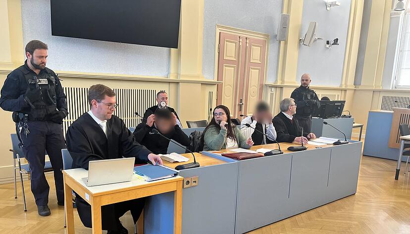 Wegen versuchten Mordes stehen zwei Br&uuml;der vor Gericht. (Archivbild)