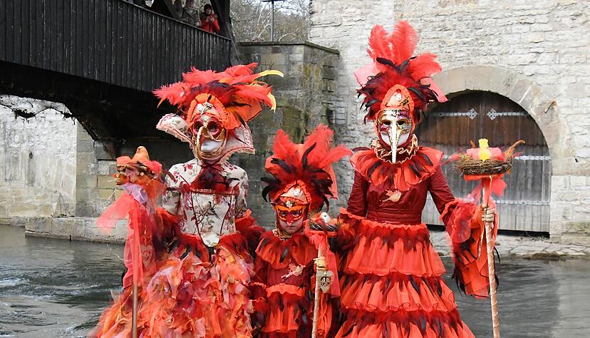 Ein etwas anderer Umzug findet seit 1998 in den Gassen und auf den Plätzen der Stadt Schwäbisch Hall statt. Ein etwas anderer Umzug findet seit 1998 in den Gassen und auf den Plätzen der Stadt Schwäbisch Hall statt.