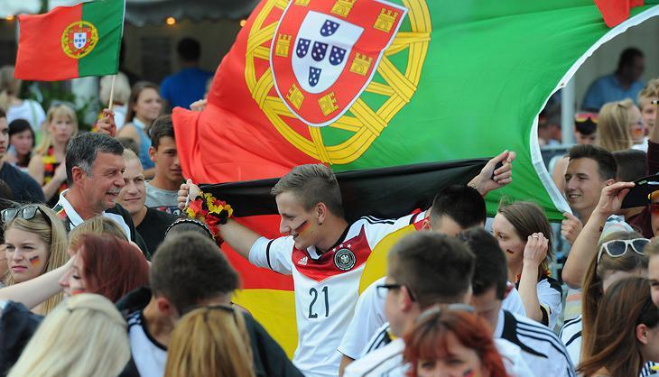 Fraglich, ob bei der umstrittenen Winter-WM in Katar eine &auml;hnliche Stimmung aufkommt wie bei vergangenen Turnieren, etwa 2014. Foto: Archiv
