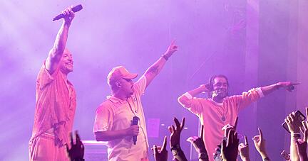 Gilt als Höhepunkt des Demokratiefestivals der Akademie für Innovative Bildung und Management: Die deutsche Hip-Hop- und Reggae-Band Culcha Candela spielt auf dem Bildungscampus.
Fotos: Andreas Veigel