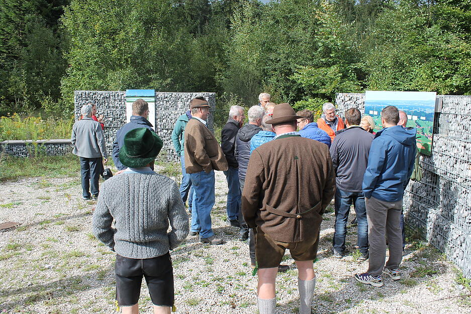 Regelmäßig finden in Wildpoldsried Exkursionen statt. In diesem Jahr werden über 35 Gruppen sowie diverse Fernsehteams durch die Gemeinde geführt. Regelmäßig finden in Wildpoldsried Exkursionen statt. In diesem Jahr werden über 35 Gruppen sowie diverse Fernsehteams durch die Gemeinde geführt.