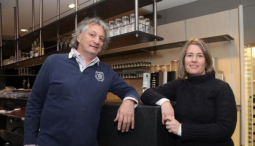 Er&ouml;ffnen in einer Woche die Gastronomie des Bad Rappenauer Kurhauses: Michael und Martha G&uuml;thlein. Foto: Simon Gajer