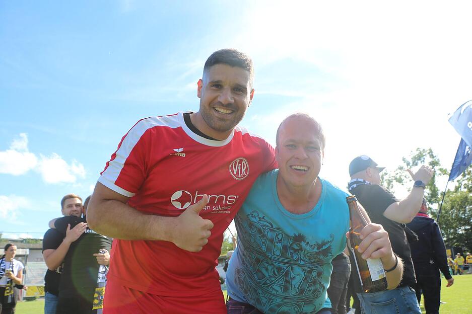 VfR Heilbronn schafft Sprung in die Verbandsliga: Aufstiegsfeier beginnt auf dem Platz