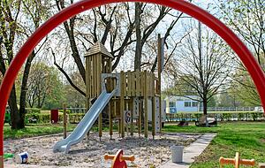 Neue Spielger&auml;te warten im Ernst-Freyer-Bad auf die Kinder.
Fotos: Christiana Kunz